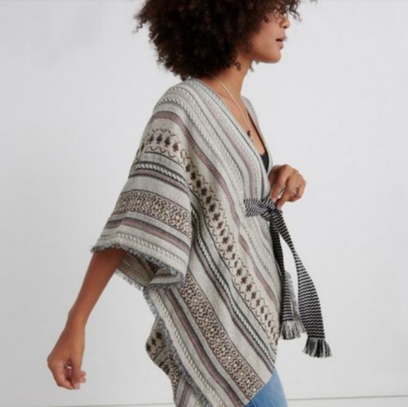 RARE Lucky Brand Cozy Boucle’ Lambswool Belted Poncho - Picture 7 of 8